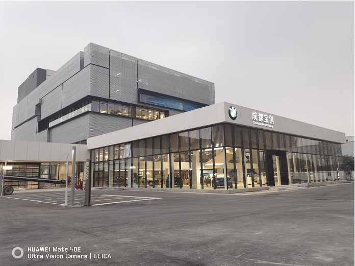 成都寶創寶馬成都明格提升門完工